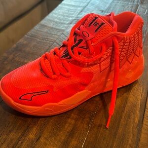 Melo basketball sneakers